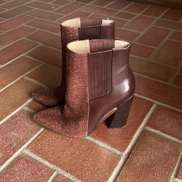 Brown BCBGMaxazria MA-Metild Snakeskin Bootie 9.5 - Picture 2 of 9